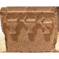 Sunak or Altar, block of stone with three bull's head design